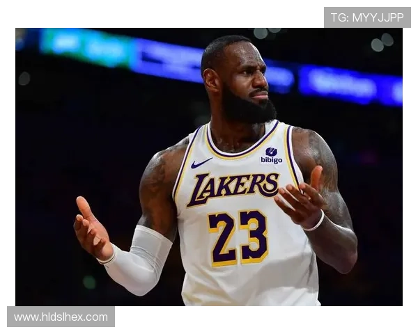 詹姆斯领衔湖人战术调整 赛季前瞻与球队新挑战分析