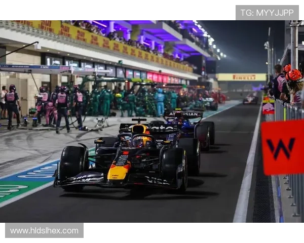 F1赛季最新动态：维斯塔潘再夺冠军 哈密尔顿积极备战新赛季